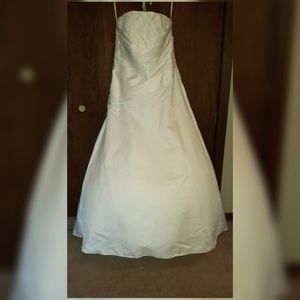 Unaltered, Size 14 Wedding Dress and Shrug